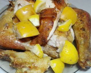 Запеченная курица с лимоном и хурмой