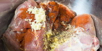 запеченное бедро индейки в медовой глазури