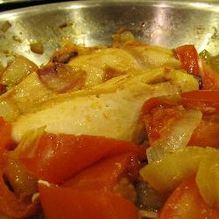 Рецепт Жареные куриные грудки с беконом и помидорами