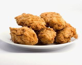 Золотистые куриные кусочки в панировке