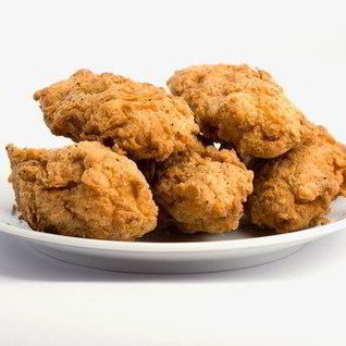 Золотистые куриные кусочки в панировке