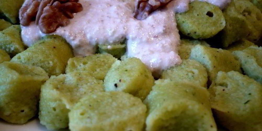 Рецепт ньокки с базиликом под соусом из грецкого ореха