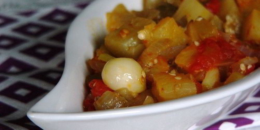 Рецепт баклажан, тушеный на оливковом масле с помидорами