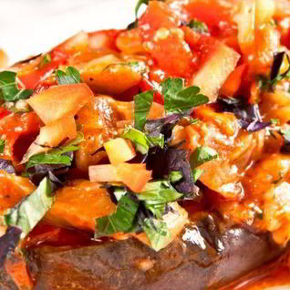 Баклажаны с болгарским перцем и помидорами