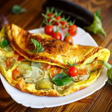 Рецепт Баклажаны жареные с яйцом и помидорами черри