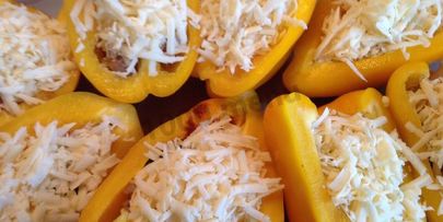 фаршированный перец половинками в духовке