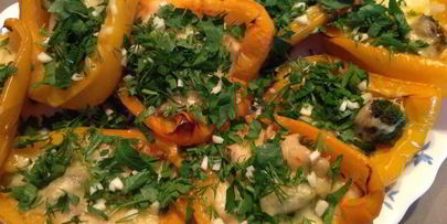 фаршированный перец половинками в духовке