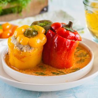 Фаршированные перцы в сметанном соусе