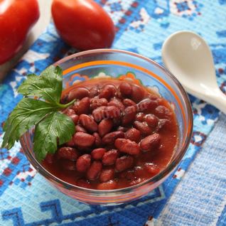 Фасоль тушеная в томатном соусе