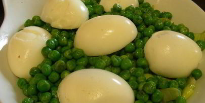 гратен с луком-пореем и яйцами