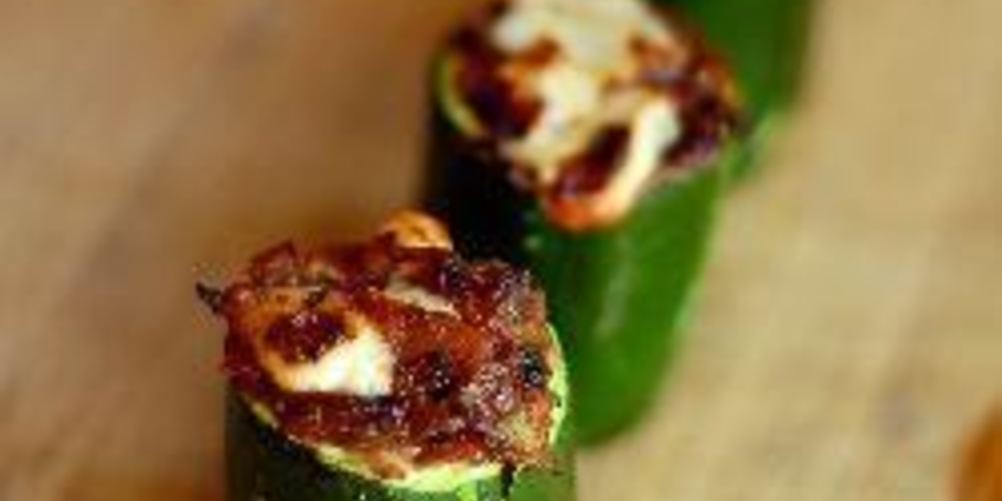 Рецепт кабачки, фаршированные овощами и козьим сыром