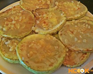 Кабачки жареные с чесноком