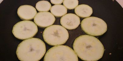 кабачки жареные с чесноком