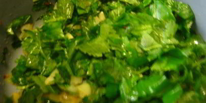 картофель, тушенный со снытью