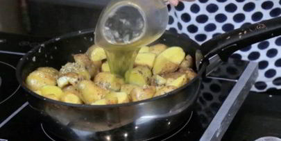 картофель, запеченный с лимоном и чесноком