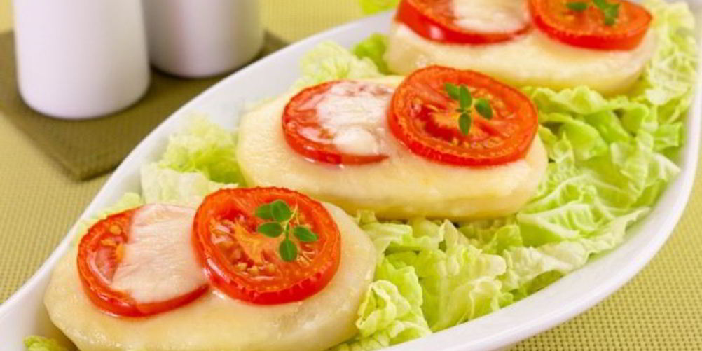 Рецепт картофель, запеченный с помидорами и сыром