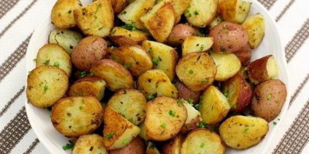 Рецепт картофель, запеченный в духовке с зеленью