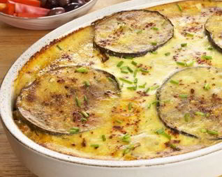 Классическая мусака с вялеными томатами