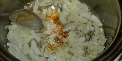 морковь тушеная с луком и сметаной