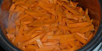 морковь тушеная с луком и сметаной