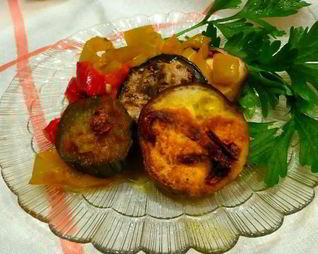 Печеные баклажаны в духовке с перцем