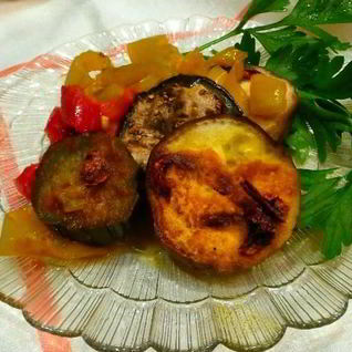 Печеные баклажаны в духовке с перцем