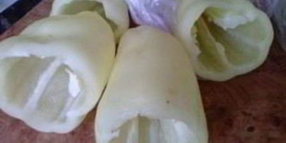 перец, фаршированный булгуром, мясом и овощами