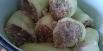 перец, фаршированный булгуром, мясом и овощами