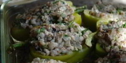 перец, фаршированный гречкой и грибами