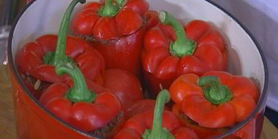 перец, фаршированный мясом и красным рисом