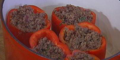 перец, фаршированный мясом и красным рисом