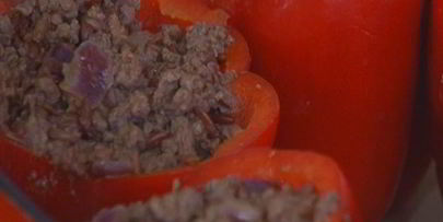 перец, фаршированный мясом и красным рисом