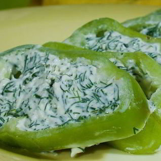 Перец, фаршированный творогом и сыром