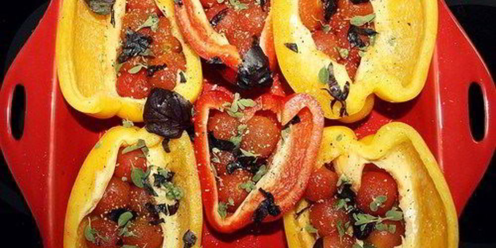 Рецепт перец запеченый с томатами черри, базиликом и майораном