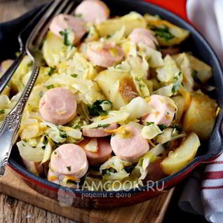 Тушеная капуста с картошкой и сосисками