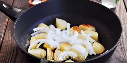 тушеная капуста с картошкой и сосисками