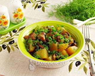 Тушеная картошка с грибами в мультиварке