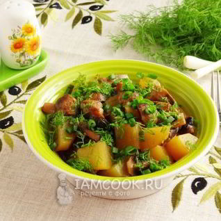 Тушеная картошка с грибами в мультиварке