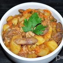 Рецепт Тушеная картошка с куриными потрошками