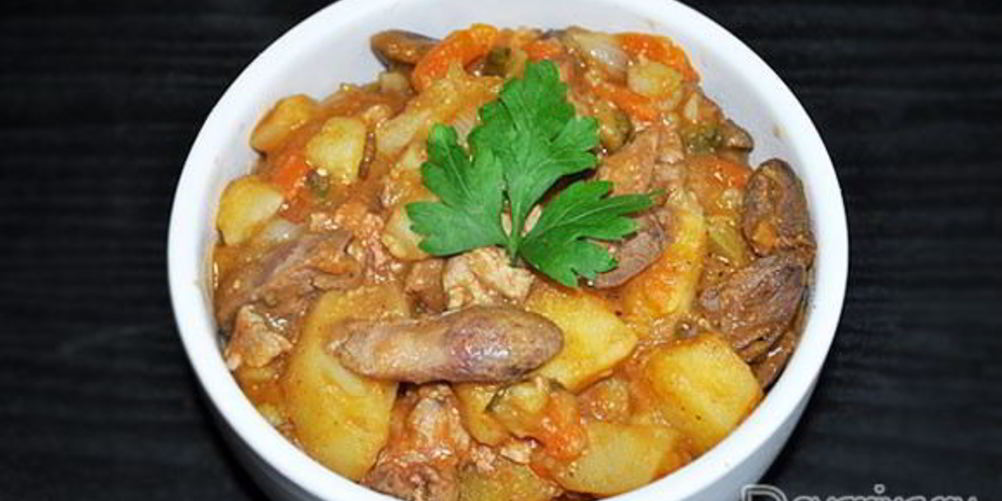 Рецепт тушеная картошка с куриными потрошками
