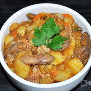 Тушеная картошка с куриными потрошками