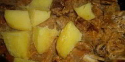 тушеная картошка со свиными ребрышками