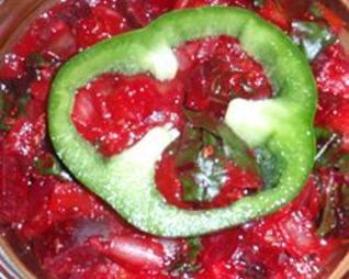 Тушеная свекла с томатами, луком и зирой