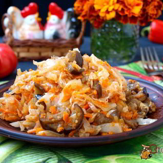 Тушеные баклажаны с капустой