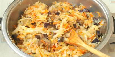 тушеные баклажаны с капустой