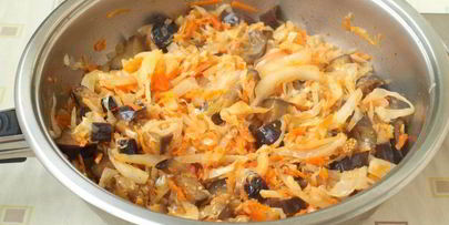 тушеные баклажаны с капустой