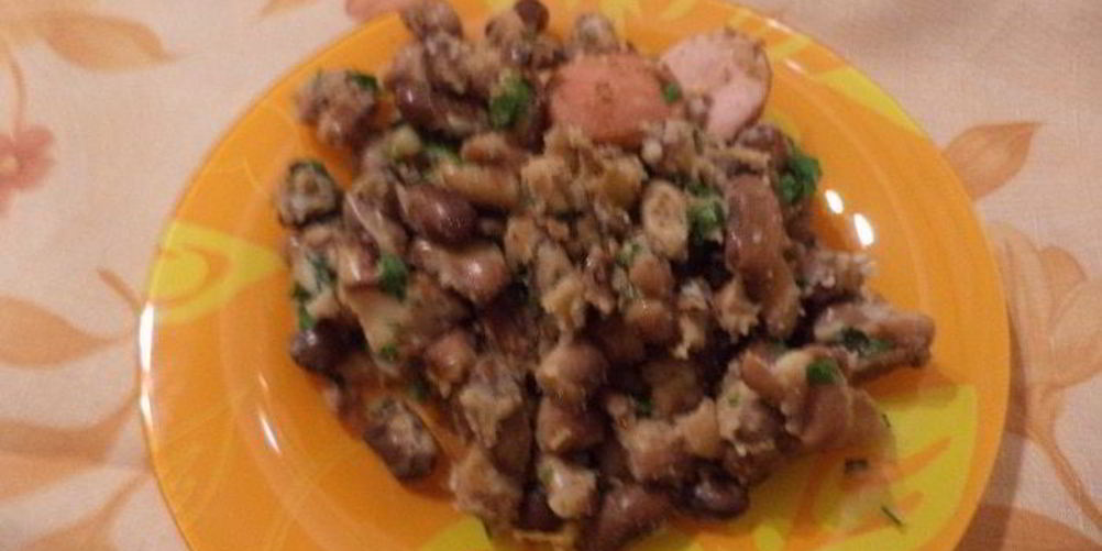 Рецепт запеченная фасоль с беконом и сардельками