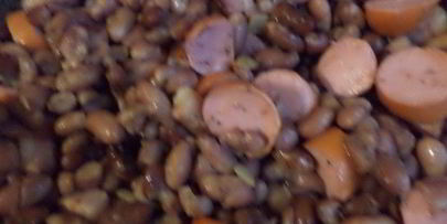 запеченная фасоль с беконом и сардельками