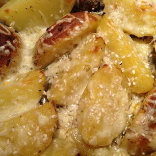 Запеченный картофель с сыром и кунжутом
