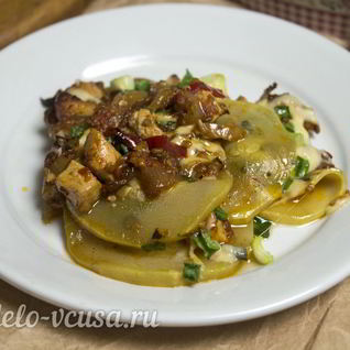 Запеченные кабачки с курицей и овощами